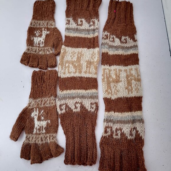Set of Leg Warmers and Gloves Knitted in Alpaca Wool. - Picture 4 of 7